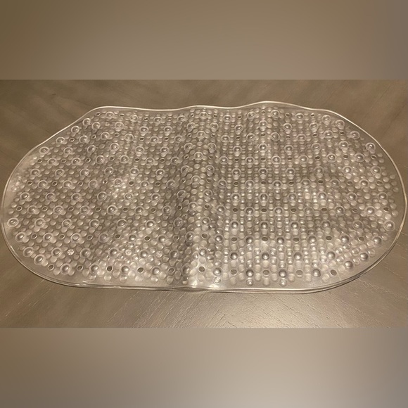 Home+Solutions Clear Oval Bubble Bath Mat, 27.5"x15" - Picture 3 of 3